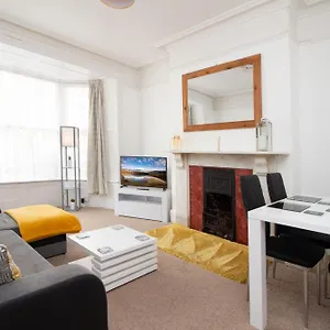  Apartment Raleigh Gf - Ground Floor 1 Bed Georgian Flat In The Centre Free Parking And Wifi United Kingdom