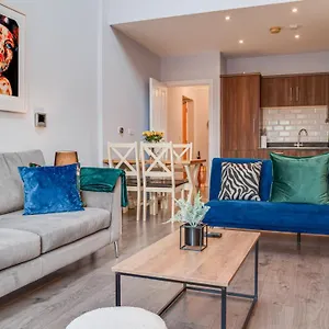  Apartment Centre Floor In Centre United Kingdom